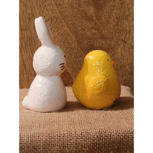 Cracker Barrell Bunny and Chick Salt and Pepper Shakers, EUC - Picture 3 of 4